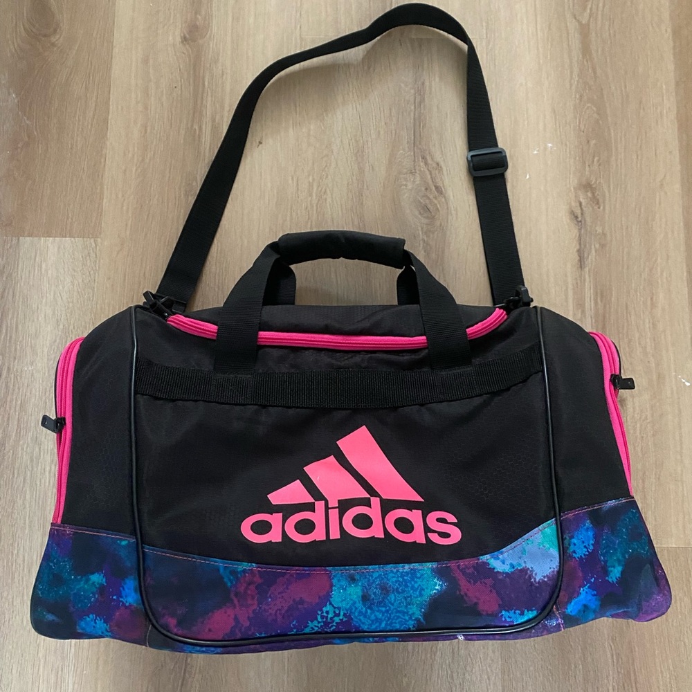 ADIDAS gym bag/sports bag. LIKE NEW.